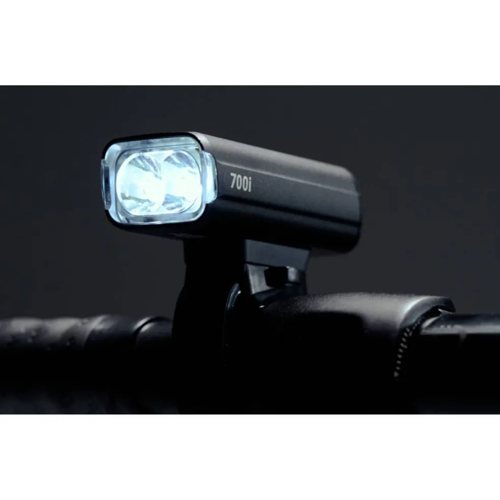 BBB Cycling BLS-262i NanoStrike 700i Voorlicht